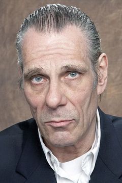 Christopher Adamson interpreta Philip Testa