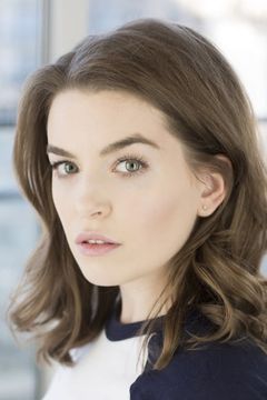 Britt McKillip interpreta Young Meghan