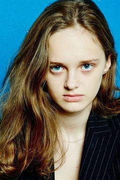 Lily Taïeb interpreta Smart Girl