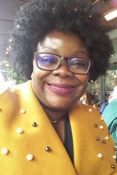 Marlise Ngadem Bete interpreta Mme Dialo