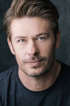 Ryan Northcott interpreta Ryan
