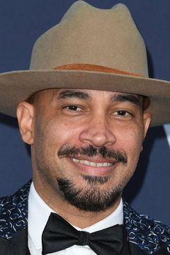 Octavio E. Rodriguez interpreta Additional Voices (voice)