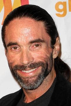 Jasper Cole interpreta Homeless Man