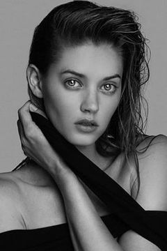 Jenna B. Kelly interpreta Haley
