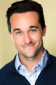 Joshua Duvall Preston interpreta Arthur Nixon