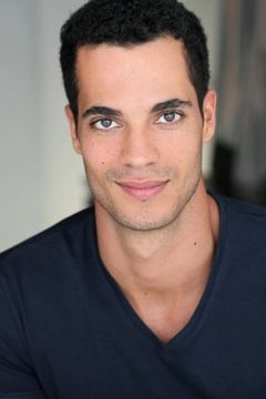Elijah Moreland interpreta Cole