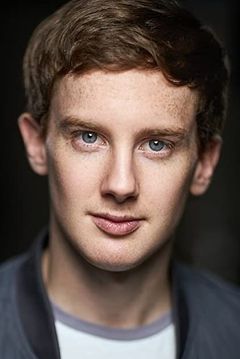 Mark Dozlaw interpreta Connor Smith