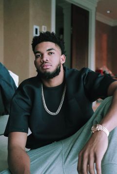 Karl-Anthony Towns interpreta Karl-Anthony Towns