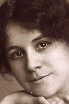 Lillian Albertson interpreta Buttons' mother