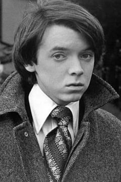 Bud Cort interpreta Agent Otts