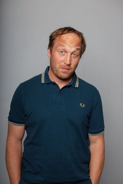 Thilo Prothmann interpreta Helge Schott