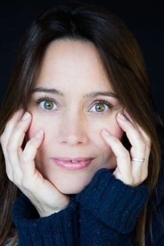 Katie Knight Adams interpreta Clark's wife