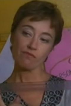 Laura Saraceni interpreta Schoolteacher