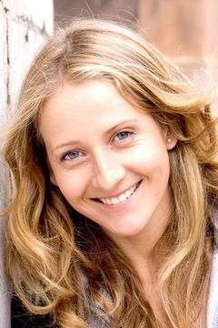Sian Milne interpreta Stunt Girlfriend