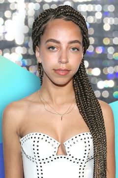 Hayley Law interpreta Allie Tucker