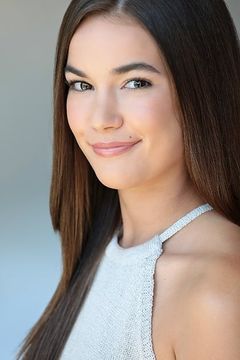 Courtney Lauren Cummings interpreta Cute Girl #2