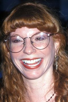 Mary Kay Bergman interpreta Ancestor (voice)