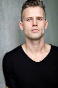 Kerry James interpreta Cort McCann