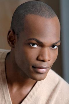 Kourtney Brown interpreta maggiordomo gay