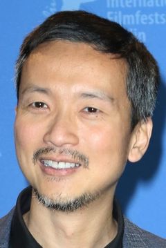Orion Lee interpreta Jin Lee (voice)