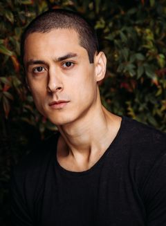 Francisco Grey interpreta Guard #2