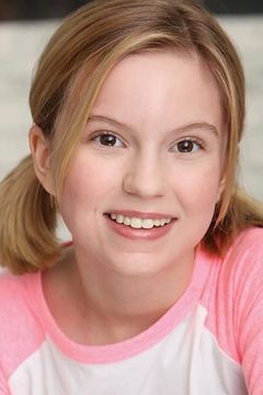 Savannah Judy interpreta Kaia Carlson