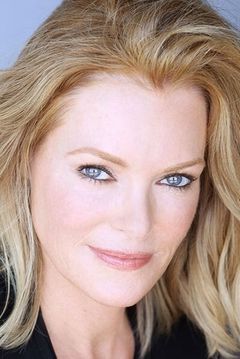 Caitlin Dulany interpreta Mom