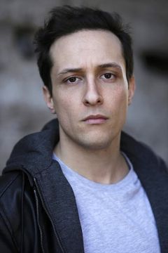 Edoardo Sorgente interpreta Ilario Lava