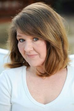 Susie Kelly interpreta Second Woman in Rain