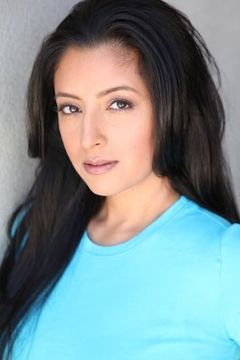 Joti Nagra interpreta Waitress (uncredited)