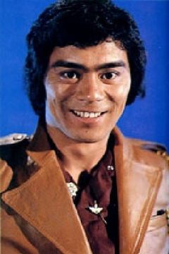 Kenji Ohba interpreta Bald Guy (Sushi Shop)