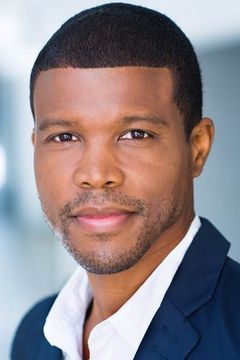 Sharif Atkins interpreta Michael Gallant