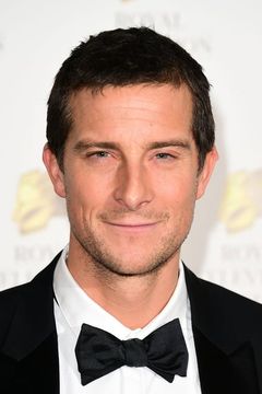 Bear Grylls interpreta Self