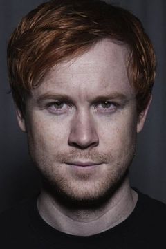 Rolf Kristian Larsen interpreta Arthur