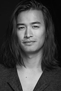 Jordan Rodrigues interpreta Blake