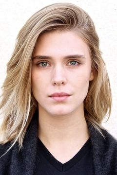 Gaia Weiss interpreta Beatrice