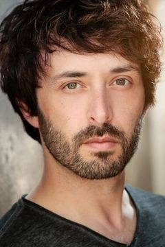 Darren Bransford interpreta Nehemia