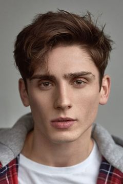 Matthew Finlan interpreta Marcel
