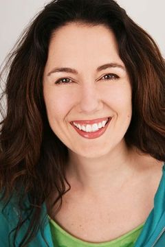 Julianne Buescher interpreta Young Bride (singing voice)