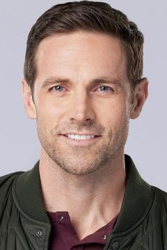 Dylan Bruce interpreta Bobo Winthrop