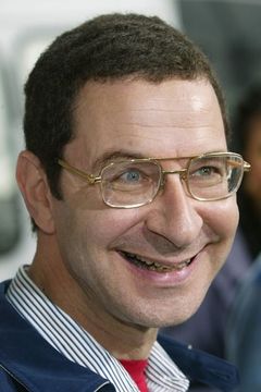 Eddie Deezen interpreta Eugene Felnic