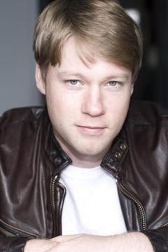 Adam Driscoll interpreta Young Man at ATM