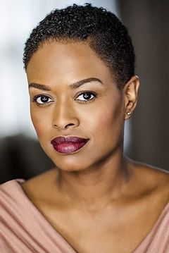 Lisa Michelle Cornelius interpreta Kim Donaldson