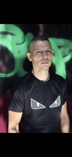 Ekran Mustafa interpreta Pub Punter