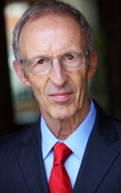 Bob Bancroft interpreta Dr. Trotter