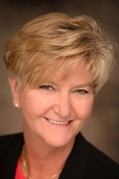 Lisa Benson interpreta Featured Dancer - I Want it All