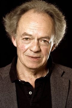 Rainer Frieb interpreta Customer in Cafe Central