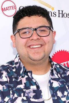 Rico Rodriguez interpreta Manny Delgado