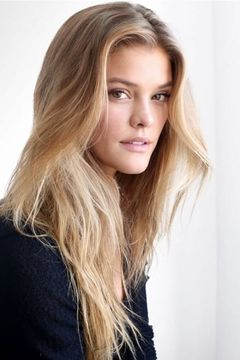 Nina Agdal interpreta Supermodel in Commercial