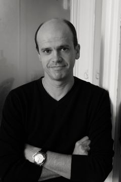 Robert Fernandez interpreta Watchman